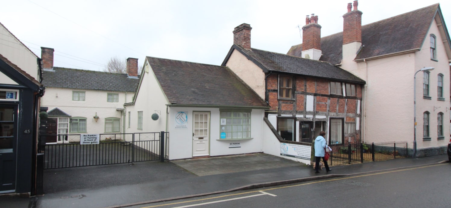 The property comprises a single storey property, currently<br><br>arranged to provide office accommodation and located in the<br><br>sought after town centre of Church Stretton.<br><br>The property is of traditional construction and provides a Total<...