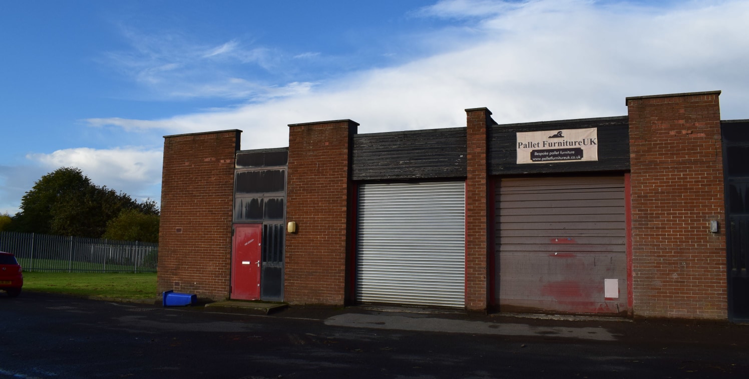 The units offer good quality storage/workshop space ideally suited to small and start-up businesses. They are of traditional brick construction with flat felt roofs supported by steel trusses. Internally, the units have a minimum internal clear heigh...