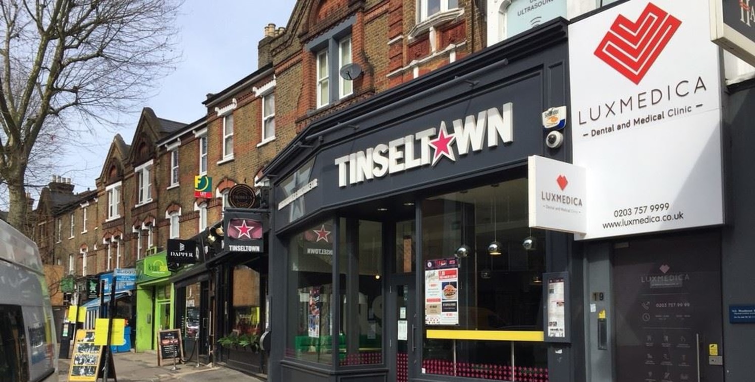 A3 Class use

Ground floor retail unit

Close proximity to Ealing Broadway station

Prime location

Suitable for various businesses (STP)

Total area available approximately 5,500 sqft