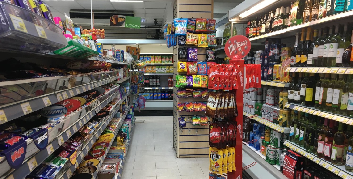 BUSINESS FOR SALE! This highly profitable grocery/off-licence is now available. Located on Ruislip's busy high street, close to Ruislip and Ruislip Manor Tube stations, this is a great, high footfall location for this thriving business. This renewabl...