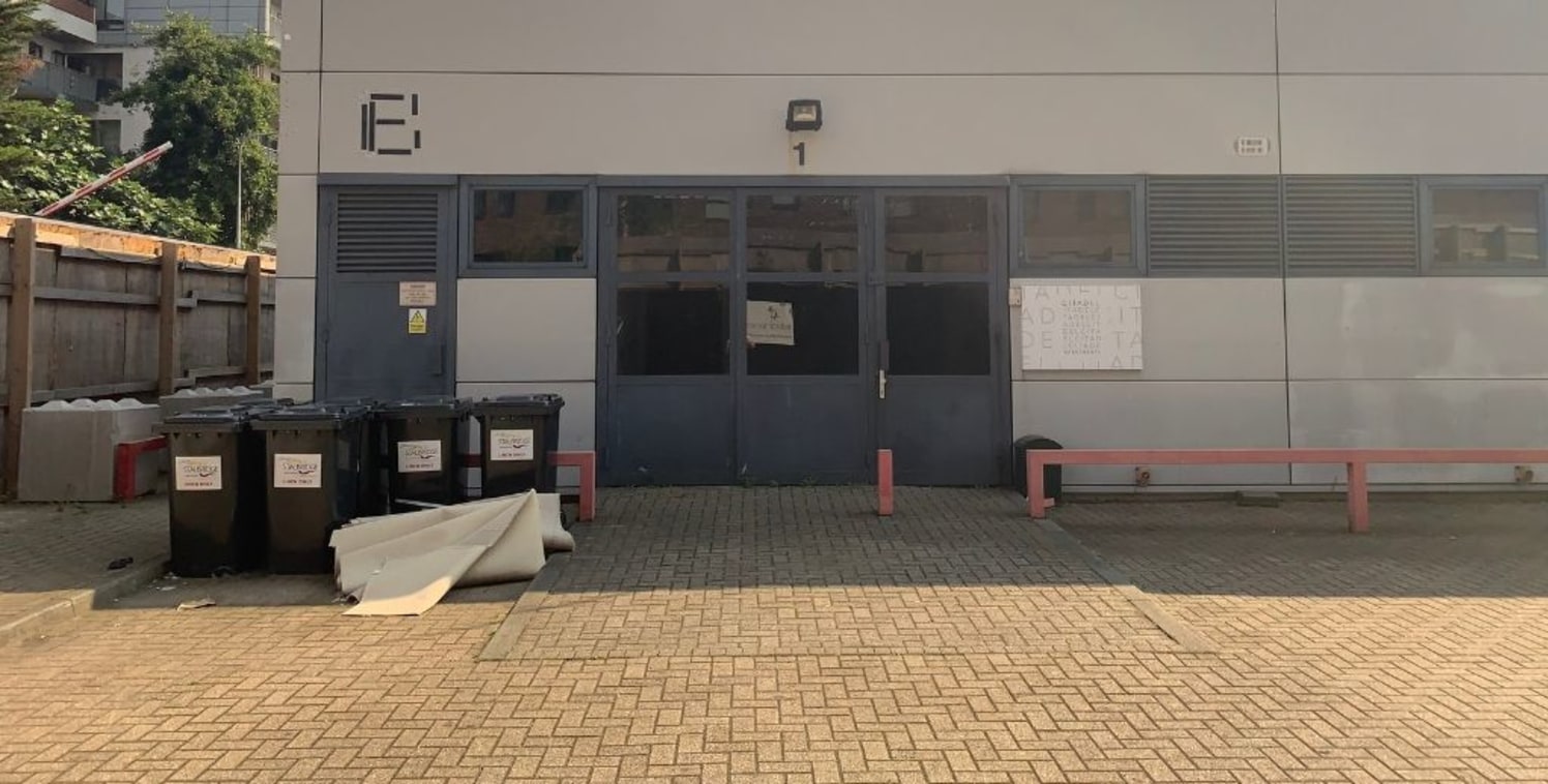 Unit B01 comprises of light industrial/office space, available for immediate occupation. This unit is located on the ground floor and divided into various spaces all benefiting from good natural lighting.

Unit B01 makes up part of block B, Poplar Bu...