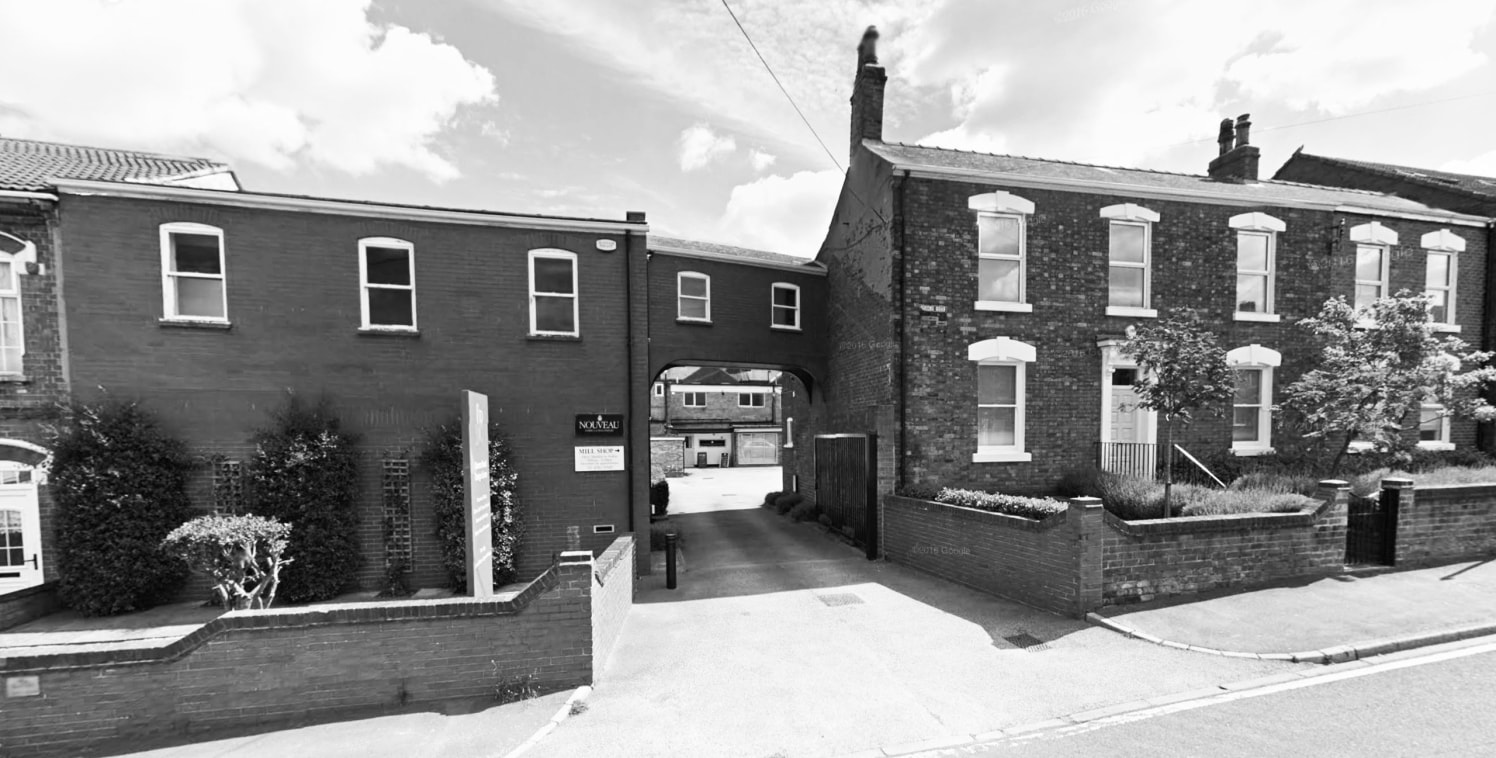 Unique affordable offices, studios and workshops to rent in a private courtyard close to Doncaster town centre.

QRDC provides your business with interesting flexible space and attractive meeting rooms.

A light spacious first floor office with skyli...