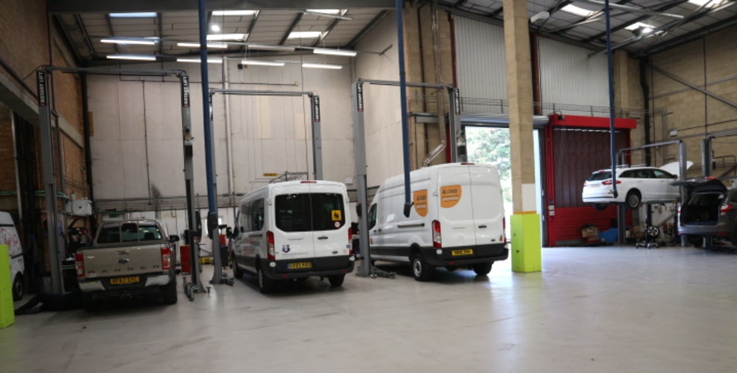 Industrial / warehouse in south Reading with excellent access to Junction 11 of the M4 motorway, 8.6M minimum eaves and two loading doors.