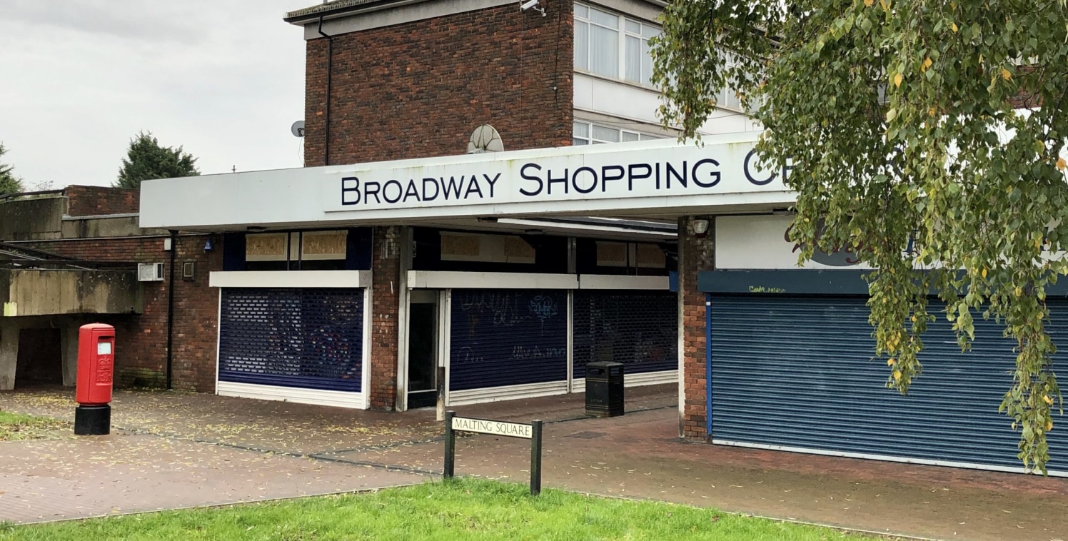 Unit 1-2 Malting Square, Yaxley is situated on the edge of the Broadway shopping complex and comprises a ground floor retail premises of 1,282 sq ft. There is an electric roller shutter door at the front and side of the premises....