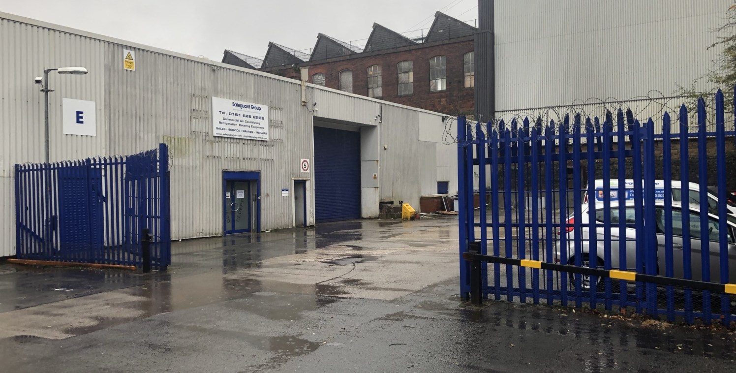 The property comprises an industrial unit of brick elevations beneath a multi pitched asbestos sheet roof with northern lights.

Internally, the accommodation comprises of open plan warehouse and ancillary office space. The unit is accessed via an el...