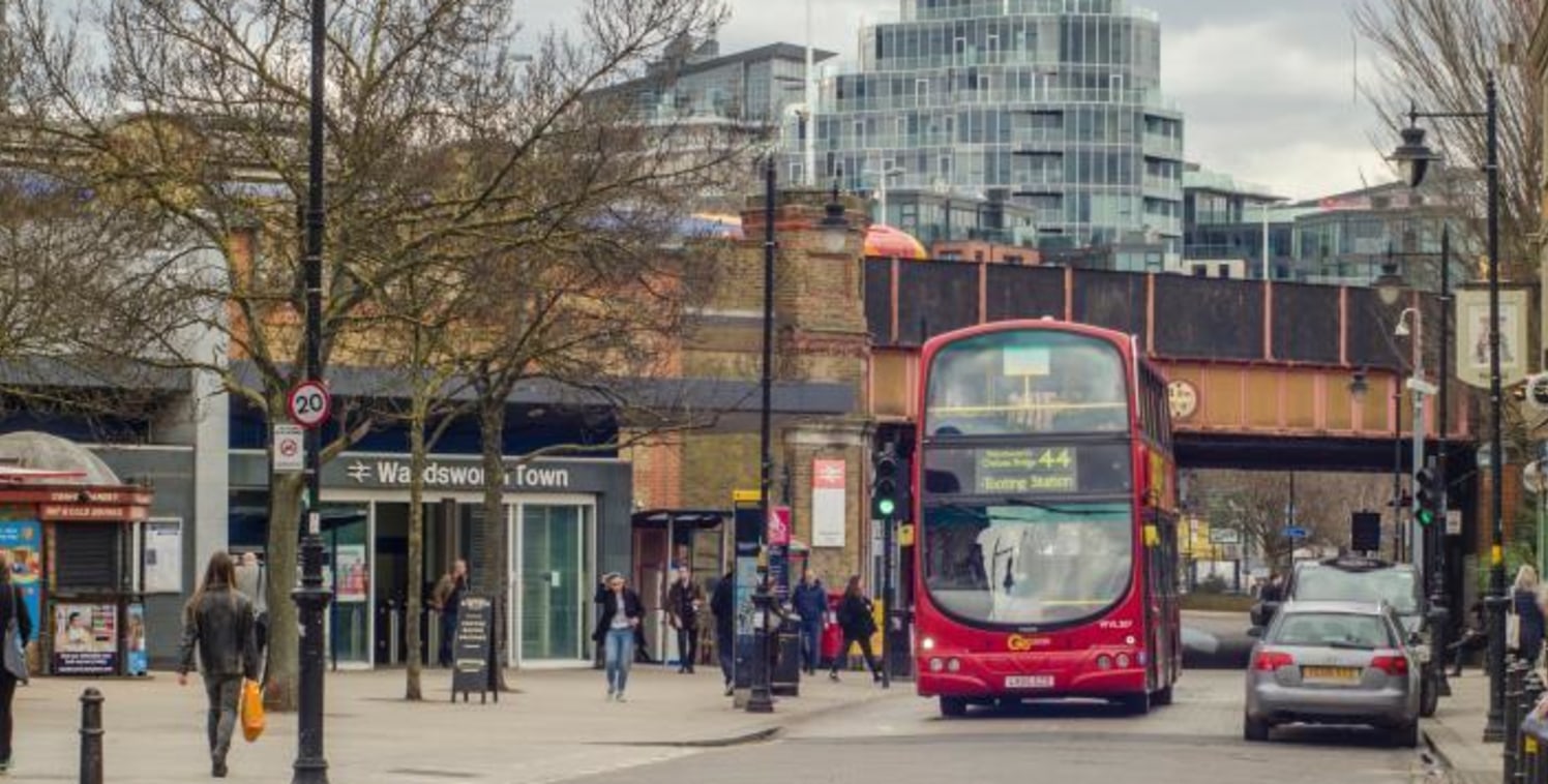 Riverside Quarter sits beside the Thames overlooking Fulham's famous Hurlingham Club.<br><br>A few minutes' walk from Wandsworth Town Centre and the substantial Southside Shopping Centre, it is also close to Putney High Street and its wide variety of...