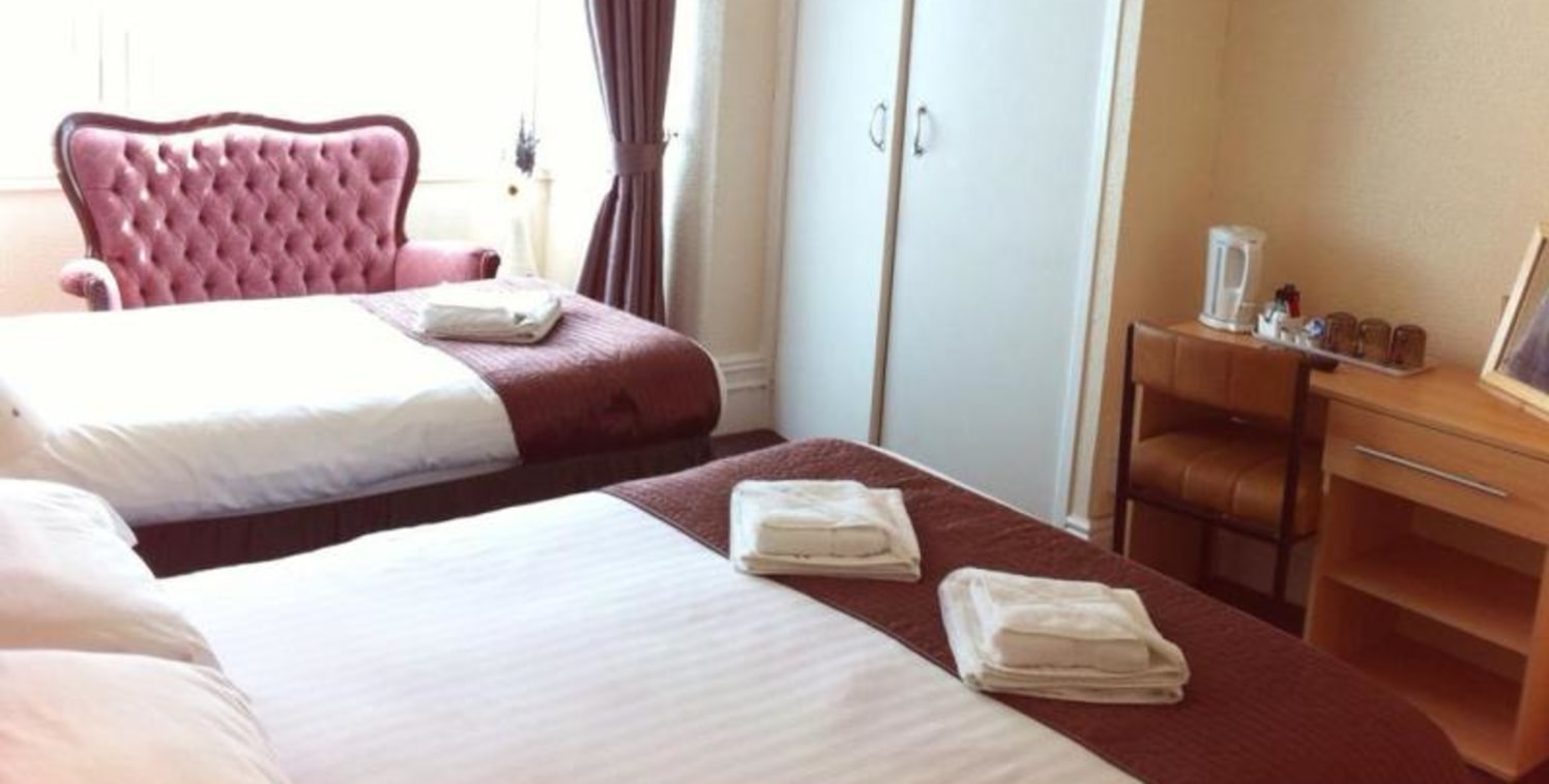 A first class double fronted Licensed Hotel located in Blackpool Town centre. Popular location close to the Promenade, Tower, shops, bars, Winter Gardens complex and all attractions. 35 en suite letting bedrooms with TV's, double glazing, drinks faci...