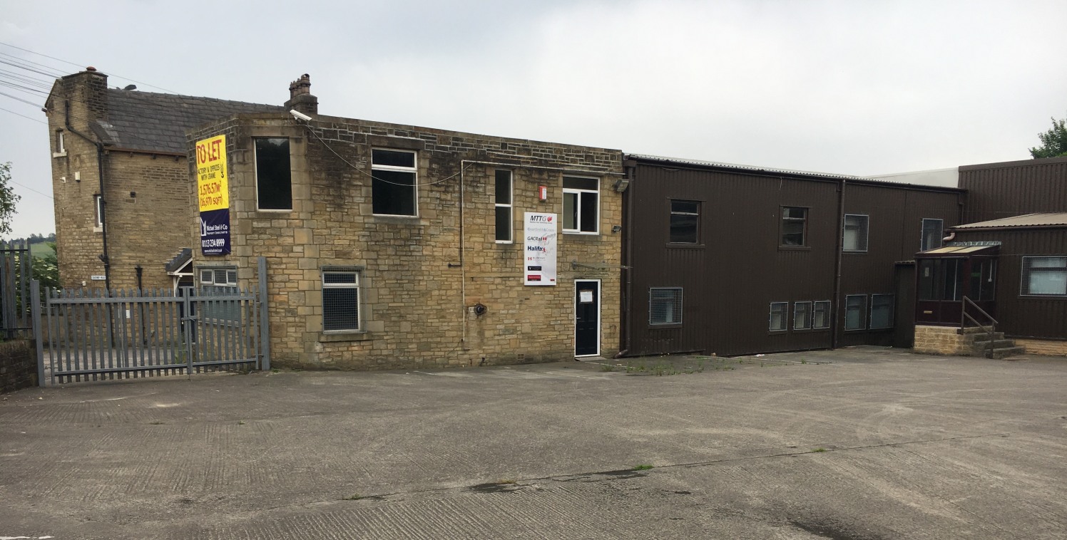 The premises briefly comprise a modern single storey factory with adjoining two storey offices and workroom extensions benefitting from;

12.5 Tonne and separate 10.0 Tonne Pendant operated gantry craneage;

6.70mtr minimum working eaves height to ma...