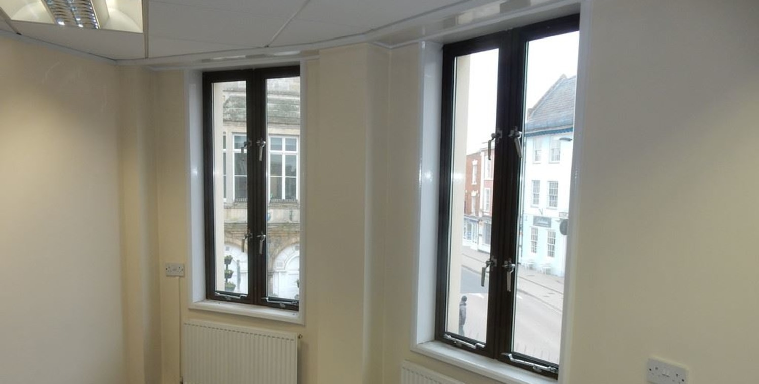 First Floor Offices TO LET

Extending to 80.86m&sup2; (870ft&sup2;)

Town Centre Location 

Asking Rent &pound;5,500 pa