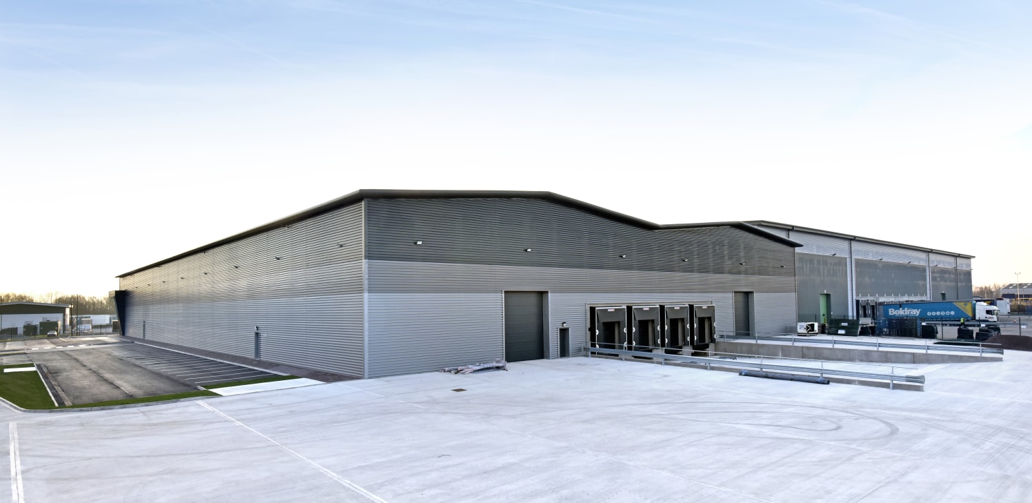 A brand new warehouse / industrial unit of 55,531 sq ft on 2.95 Acres

Immediately available 

LH : £6.75 psf

FH : £110 psf