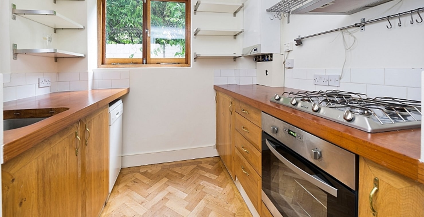 A MID-TERRACE LOCK UP SHOP & GARDEN FLAT IN CENTRAL NOTTING HILL\n\nOverview\n\nTo Let\n\nThe premises is situated on the westerly side of All Saints Road, fronting directly onto the mid-section of the street, between the junctions with McGregor Road...