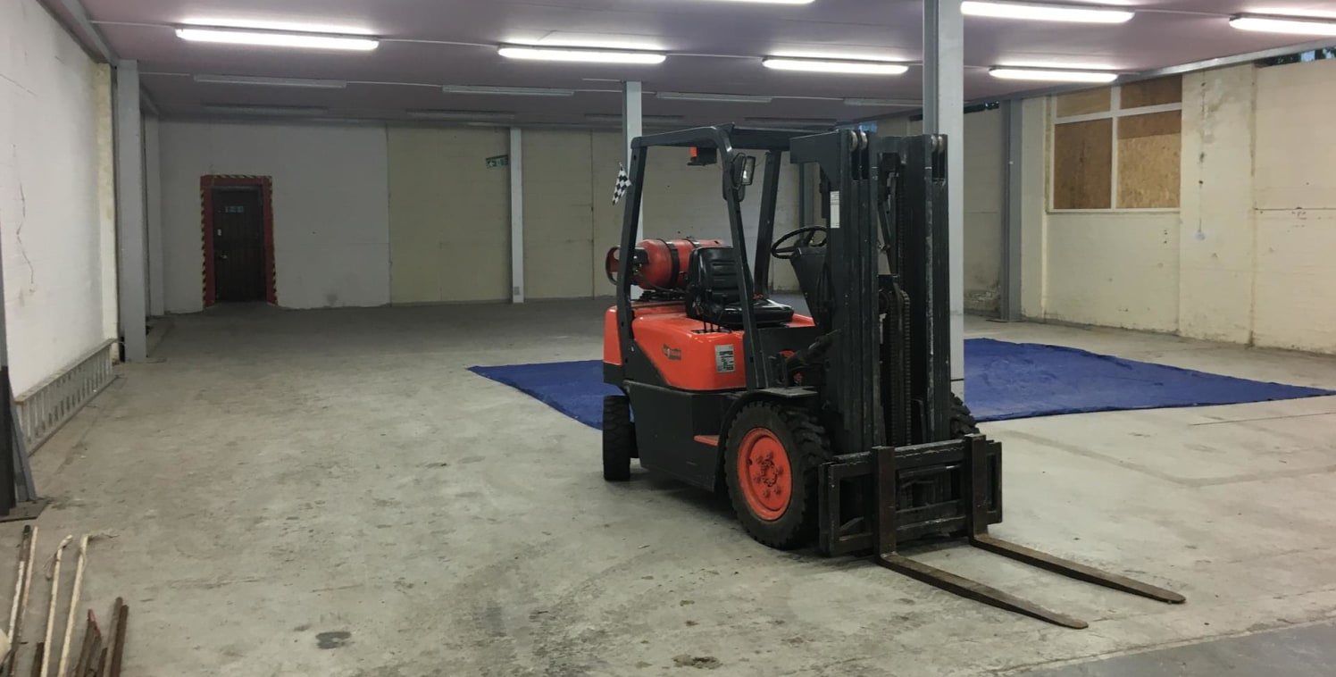 Around 4,000sqft of industrial space is now available on a new lease. Brilliantly located for the A40 and Hanger Lane, this is an ideal spot for any business....