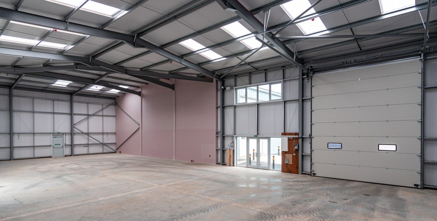 New Warehouse Unit

Total GIA 270 sq m (2,905 sq ft)