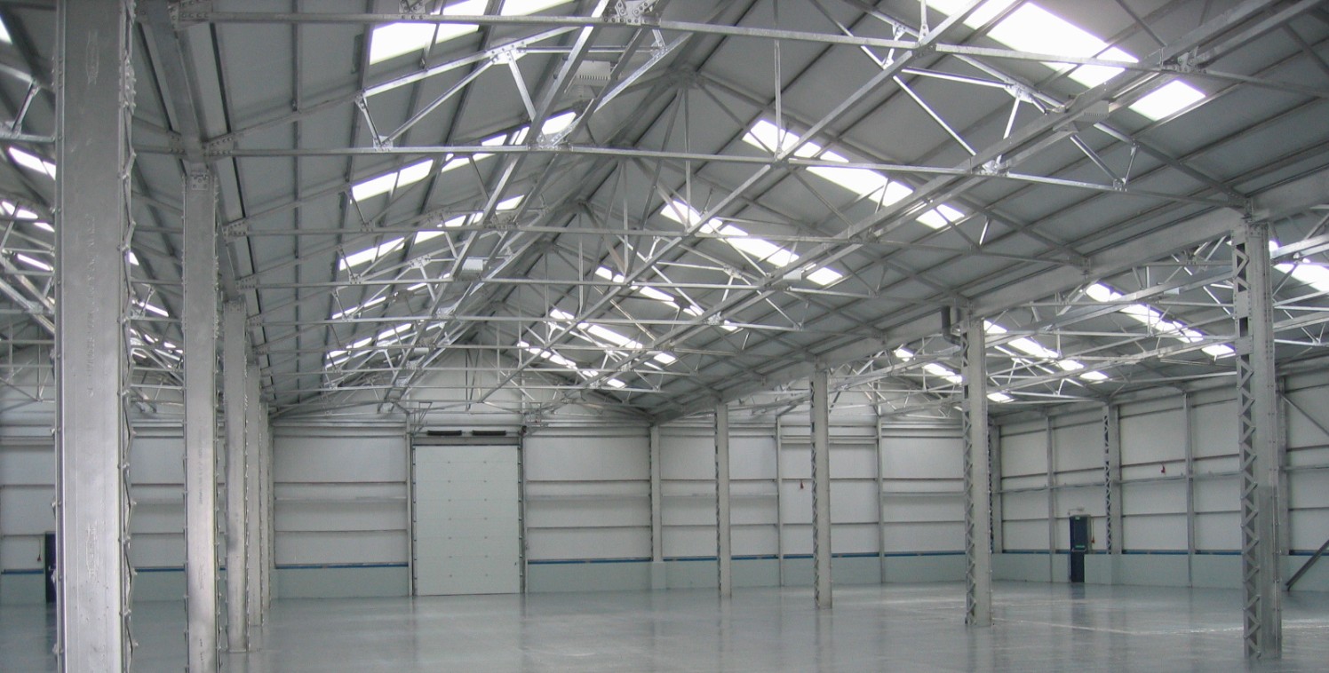 Fully refurbished detached 5 bay steel portal industrial unit.<br><br>Vehicular access is by way of 4 no. up and over level loading doors.<br>Eaves 7.2m (23'6")<br><br>RATES FREE FOR UP TO 5 YEARS<br><br>Terms: Rent: &pound;3.95 psf<br><br>Size: 3606...