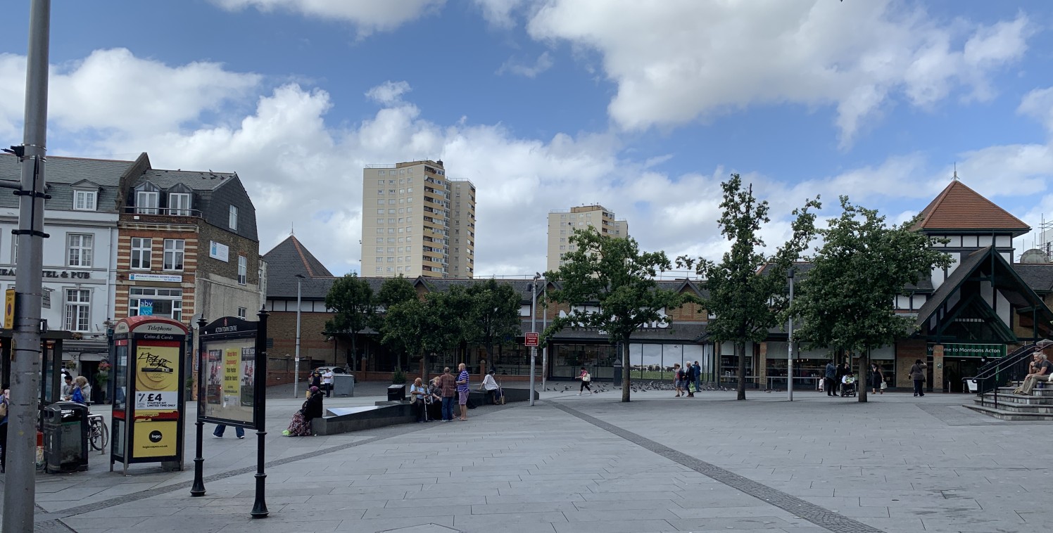 A modern retail investment forming part of a mixed use development in a prime West London location and with a well secured income from an established and successful independent supermarket chain.

The property is located on Acton High Street and dire...