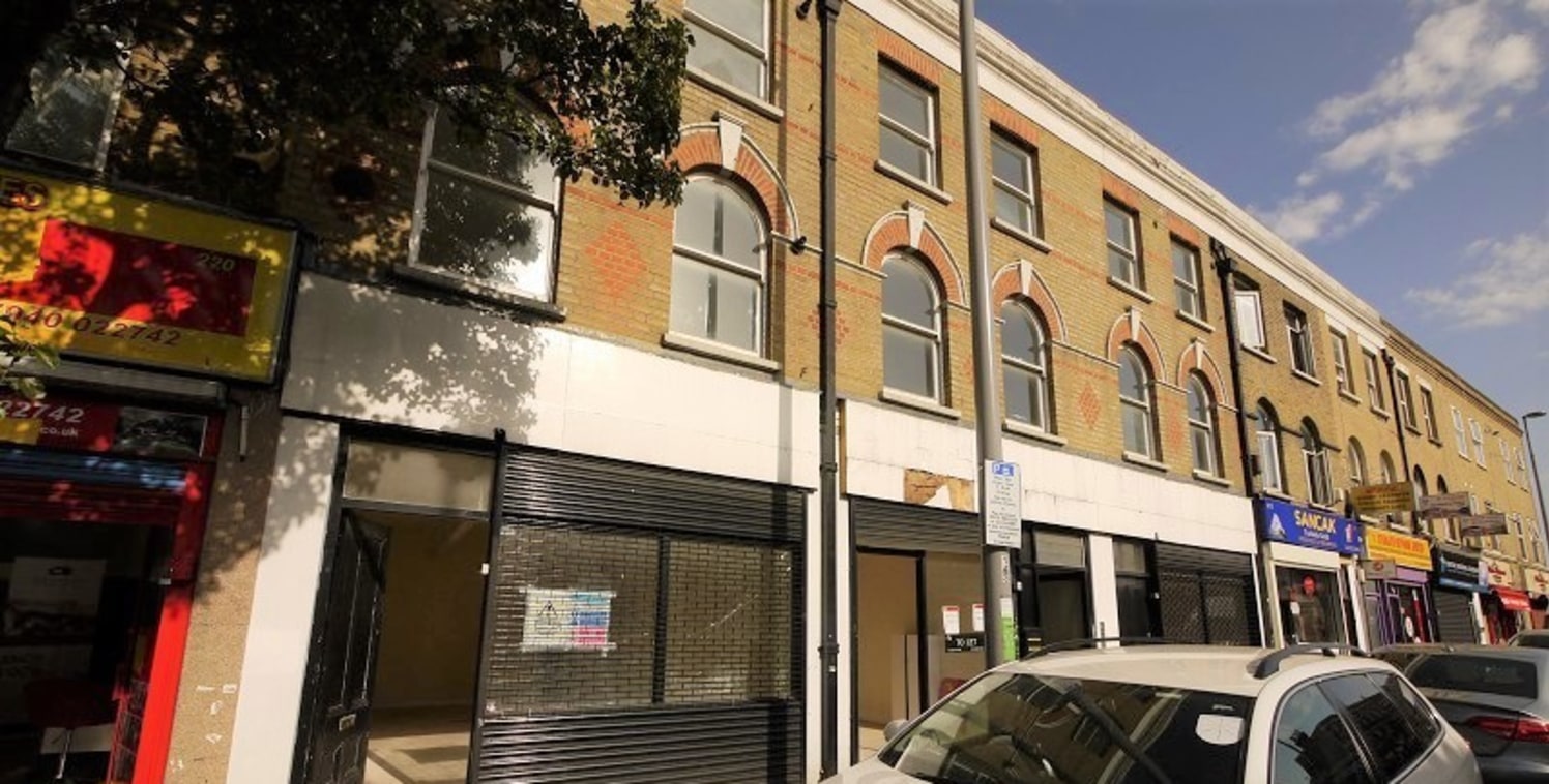 Victor Michael is pleased to present this commercial unit to the market. Situated on a prime, busy road, this property comes with a A1 License. Also benefiting from central heating and double glazing throughout the property. Further benefits include...