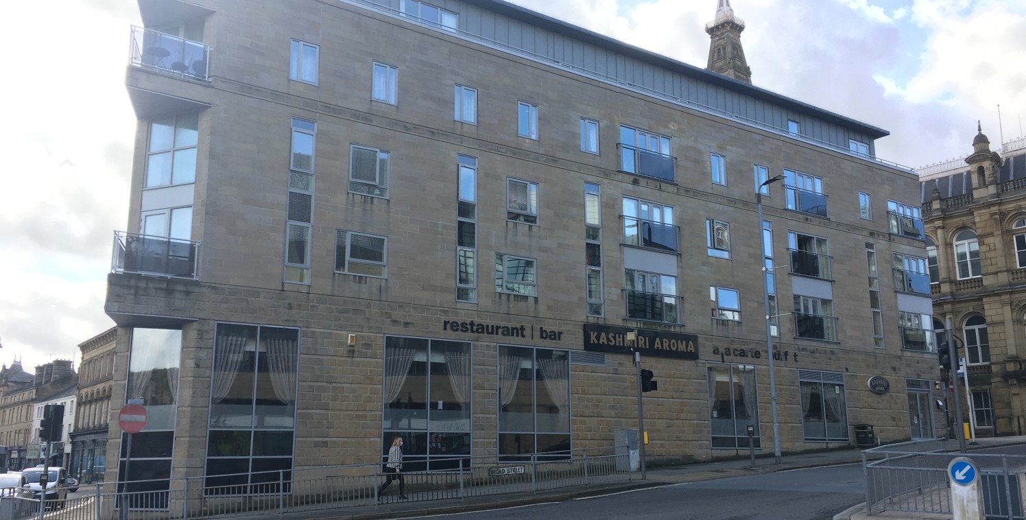 The property briefly comprises a large prominent retail unit with extensive glazed corner frontage to both Northgate and Broad Street within Halifax Town Centre. Internally, the property provides open plan accommodation which can be easily adaptable...