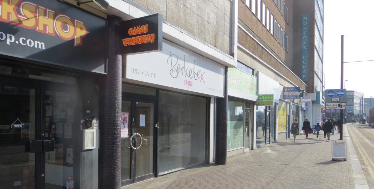 The premises are situated in Norfolk House in Central Croydon. The premises are currently arranged as a ground floor shop with a first floor showroom / office.

There is potential to create a new retail unit and a self-contained entrance to the first...