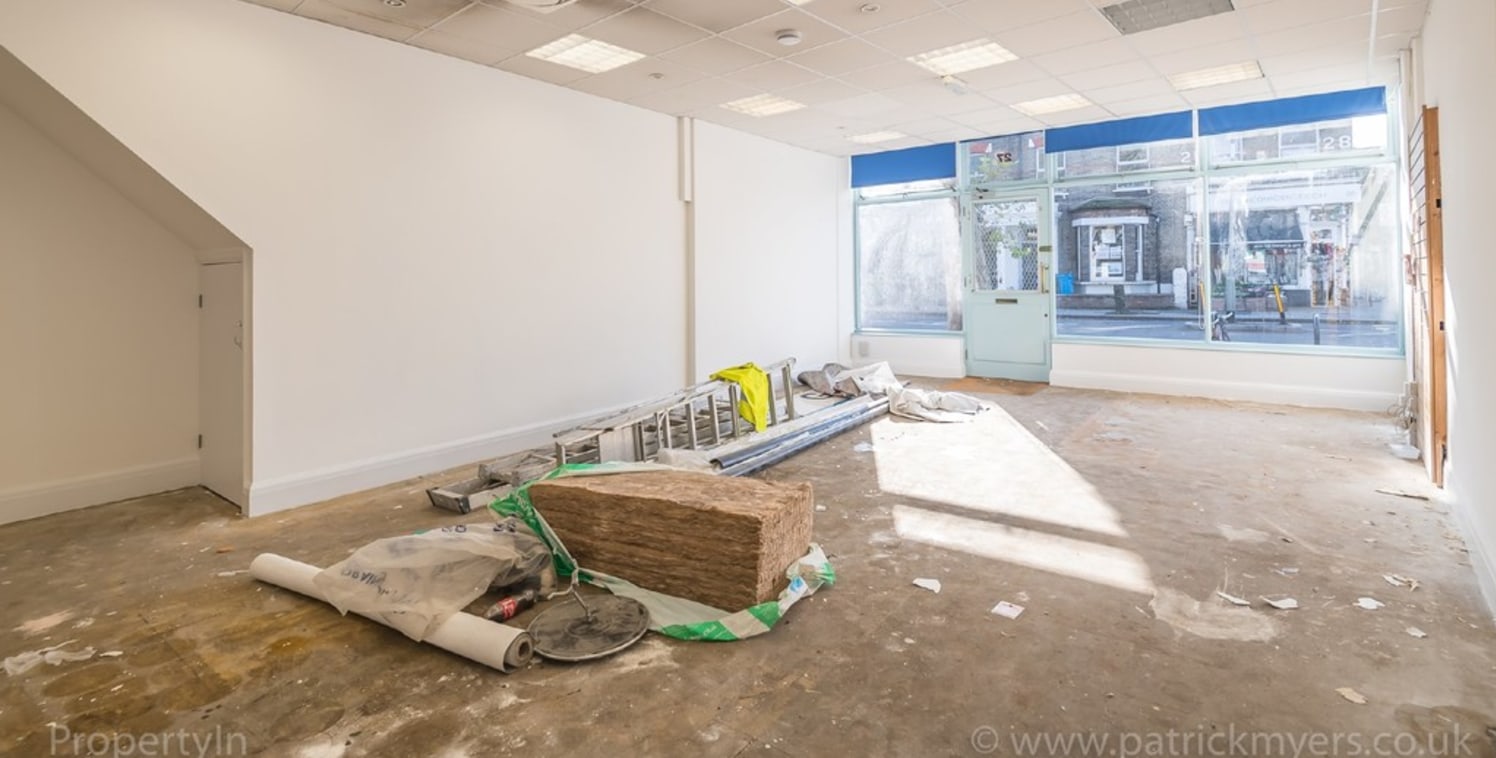 131.66 Square metres (1417 Sq.Ft). Ground floor commercial unit opposite East Dulwich station, this popular parade offer endless opportunities. We understand planning is A1, A2 and D1. New 15 Year Lease available....