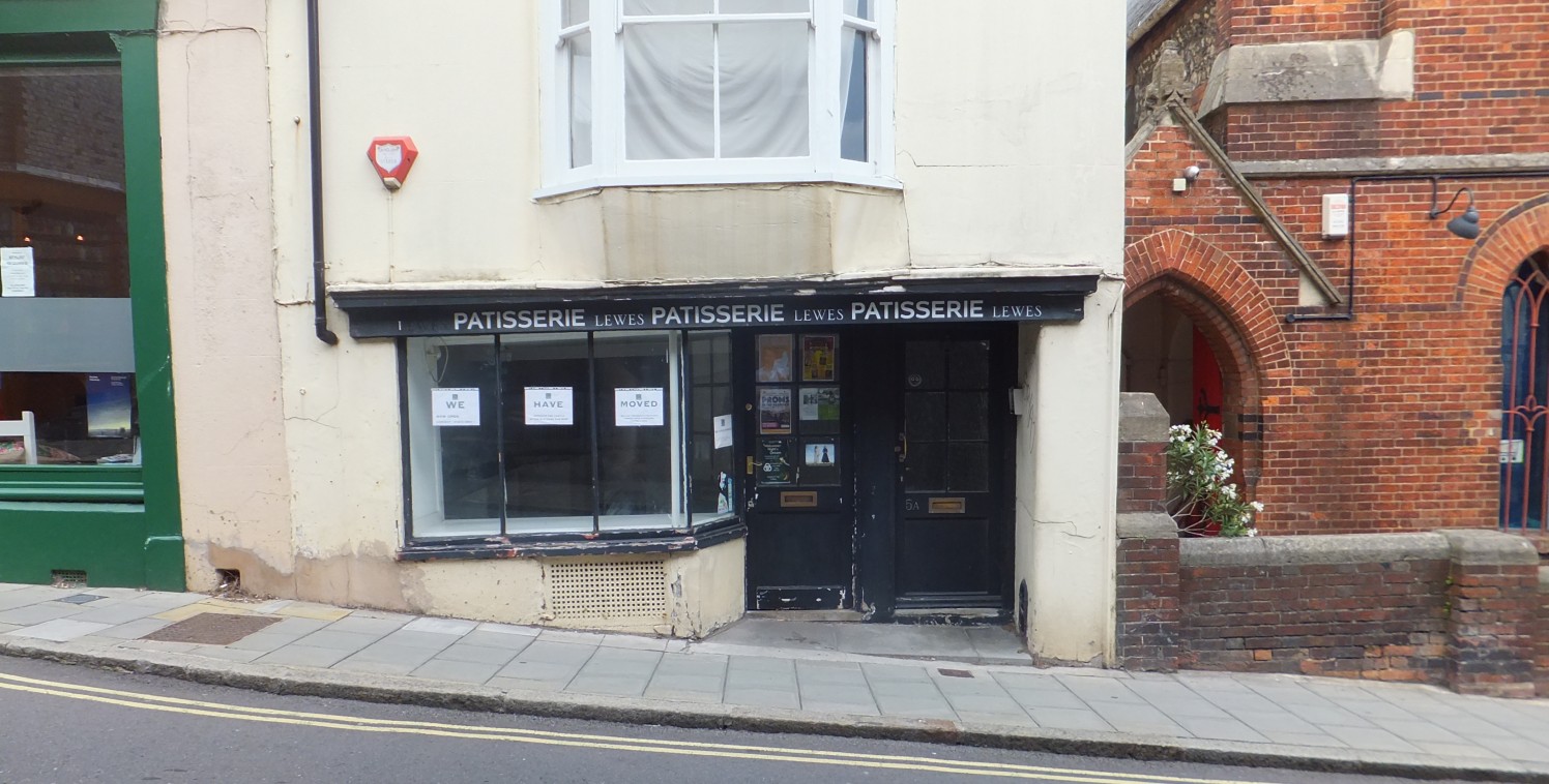 End of terrace retail unit with rear yard

Total size: 33.91 sq m (365 sq ft)

TO LET