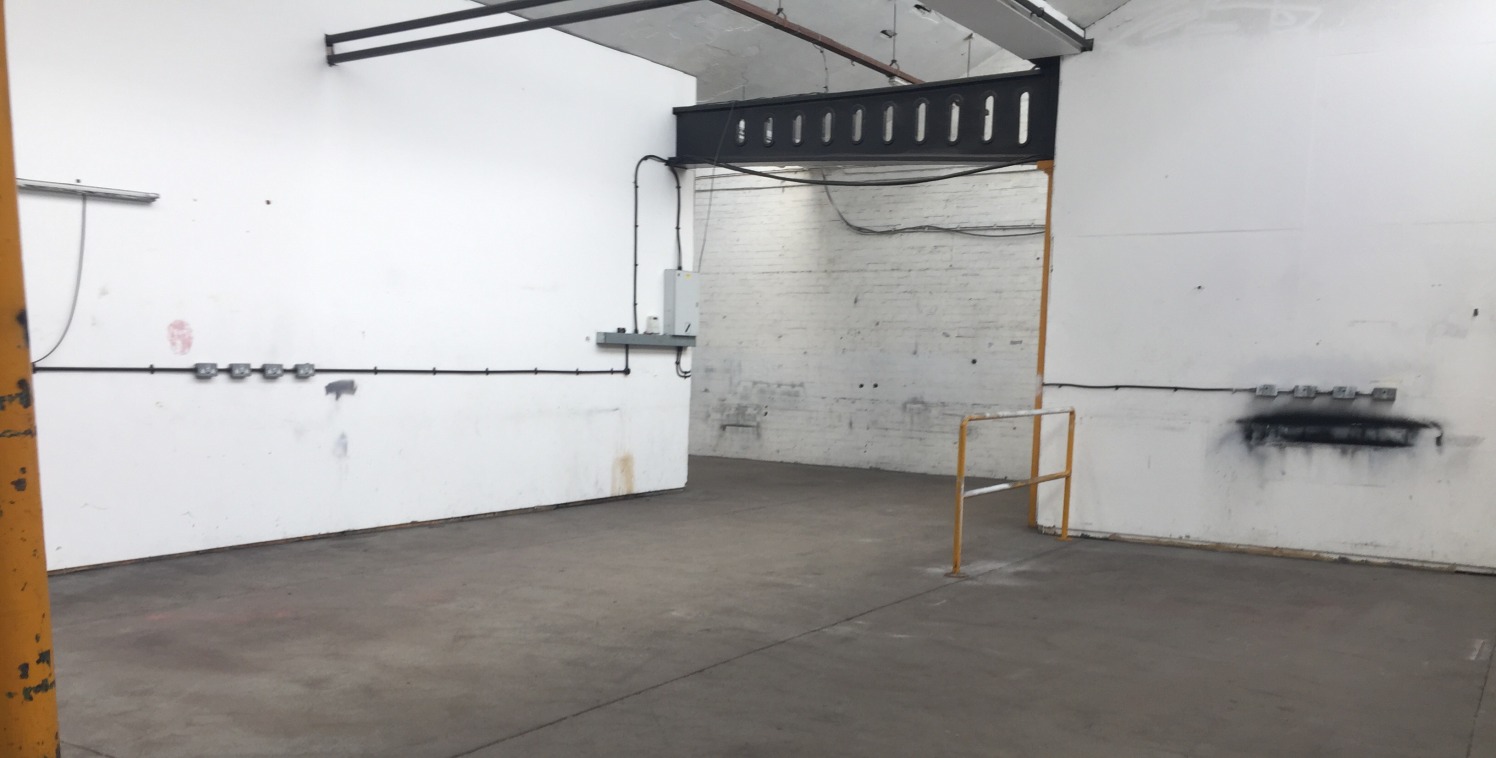 The premises comprise a substantial former mill complex sub divided to create a combination of industrial and office suites. The available units are accessed via a loading corridor with the accommodation being suitable for a variety of uses to includ...