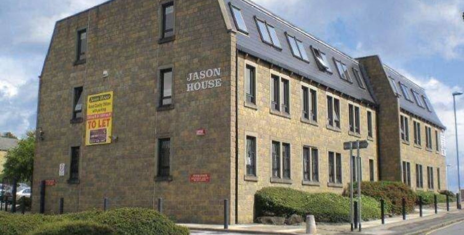 Jason House is a substantial 3 storey office building situated in the heart of Horsforth Town Centre and providing

modern refurbished office suites of various sizes.