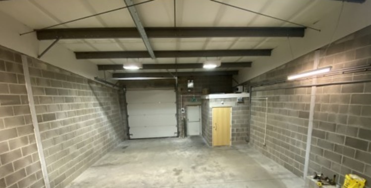 A mid-parade workshop/warehouse unit in a very popular location at junction 12 of the M65 motorway. The unit provides open plan workshop space with its own roller shutter door, disabled toilet facilities and personal entrance....