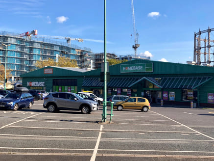 The site comprises approximately 3.7 acres, with ample car parking to the front and to the side of the property. 

The property could be subdivided to provide two units, each benefiting from good frontage and rear servicing. 

A1 Bulky goods. The lan...