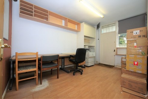 Fantastic opportunity to rent serviced office space with its own entrance. This office is situated in an excellent location, benefiting from good passing trade, and within close proximity of the popular new Spitalfields market.