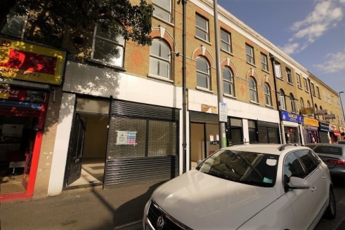 Victor Michael is pleased to present this commercial unit to the market. Situated on a prime, busy road, this property comes with a A1 License. Also benefiting from central heating and double glazing throughout the property. Further benefits include...