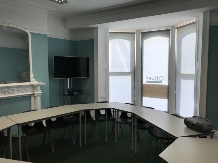 OFFICE/ CLASS E SPACE TO LET