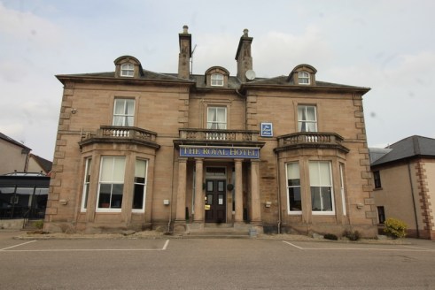 Modern and highly attractive Victorian town house hotel with 18 en-suite letting bedrooms in Elgin. Excellent public facilities including a causal cafe/bistro sun room, formal dining room and bar area....
