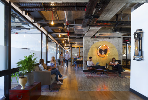 Located in the heart of Aldgate, the offices are located over the fourth and fifth floors. The floors benefit from raised access flooring, glass partitioned meeting rooms and complete data cabling making the accommodation desirable for a range of occ...
