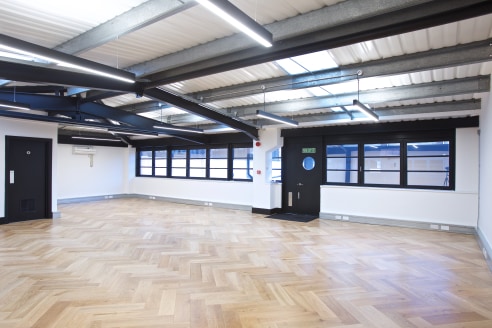 Spectrum House offers a range of newly refurbished units in a variety of different sizes. Tenants have a unique opportunity to benefit from a traditional lease within a vibrant community. The workspace allows tenants to retain their brand identity an...