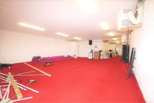 D2 License, which could suit a specialist gym/personal training studio, office, design studio, craft workshop. Located moments away from Dalston Kingsland Station.