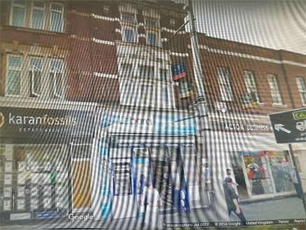 Freehold property for sale\n\nalexandra park is pleased to offer this Freehold premises for sale in this busy location. Shop rental Â&pound;20k per annum. Flats above Ground Rent income only @Â Â&pound;100 per annum each....