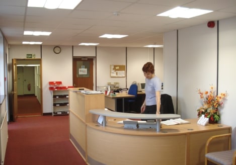 DESCRIPTION:\nRochester House is a multi-occupied business centre, ideal for small and new businesses, providing a range of individual small suites of varying sizes which have shared use of kitchen and WC facilities and the benefit of a reception are...