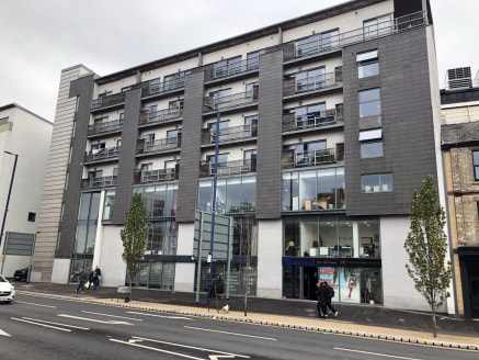 * INCENTIVES AVAILABLE *

The property comprises a self contained office suite situated at mezzanine floor level within Express Networks III, a new build, mix use development of retail, offices and residential. The suite is largely open plan in layou...