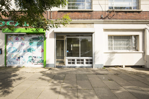 The unit comprises a ground floor shop and basement within this mixed use mid terraced building and forms part of a small secondary shopping parade. 

Canonbury Station is approximately 0.5 miles to the west with Dalston Kingsland station approximate...