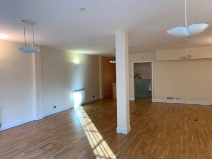 Comprises a ground floor open plan unit with galley kitchen and w.c. to the rear. Accessed via two doorways direct from the street.\n\nThe approximate net internal floor area is 604 sq ft (56.1 sqm)....