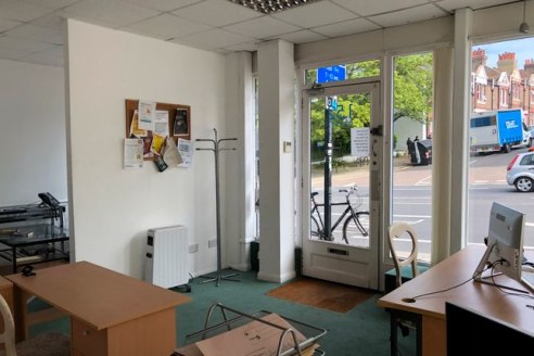 Available immediately<br><br>The premises are prominently located on the corner of the junction of Edward Street and High Street in Kemp Town close to the University of Brighton and the Law Courts (Brighton Magistrates Court, 150m). Brighton station...