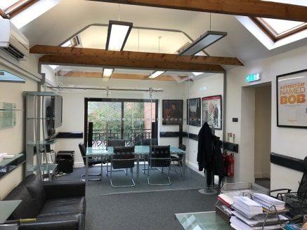 The offices form part of a comprehensive redevelopment, fronting London End (A40). Beaconsfield Old Town benefits from good rail and road communications with Junction 2 of the M40 and the mainline train station, serving the Chiltern Line between Lond...