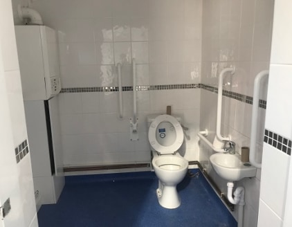Substantial corner property providing open plan retail or office space. The unit was the old general post office 70 sqm (755 sqft) plus the rear/side old sorting office that now provides a large open plan office/workspace with high open vaulted ceili...