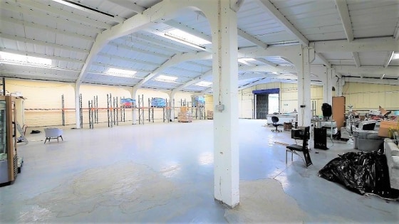 *AVAILABLE NOW* Large 6200 square foot (approx) commercial unit to rent. Perfect for a cash and carry, production and storage, the unit has three access points and parking on-site. Included within the unit is a private office.