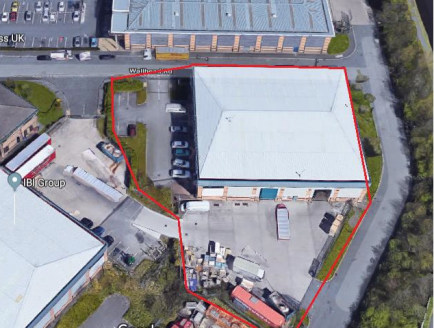 A modern detached steel portal frame warehouse benefitting from the following:\n\n- 2 level access door onto a secure yard\n- 7.7 metre eaves\n- Recessed lighting, carpet and radiators to the offices\n- lighting and heating to the warehouse\n\nThe pr...