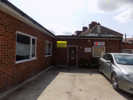 Vel estate is pleased to offer a service office / unit to rent (2 offices ) in<p>stanley avenue Alpe