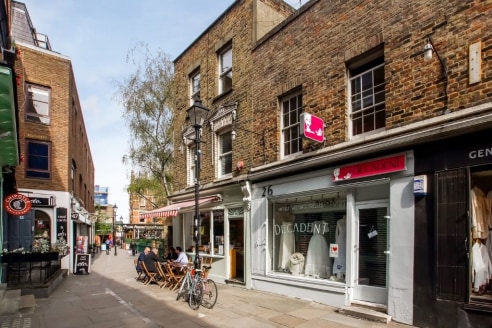 Comprises a commercial unit on ground and basement floors within this period terraced building. 

The space was previously used for workshop space but could also be offered for retail use, subject to obtaining the necessary consents.

Angel Undergrou...