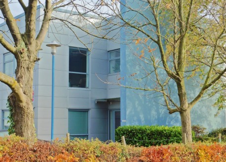 Modern business park development offering flexible contemporary self-contained office, business & industrial accommodation built to a high specification situated within attractive landscaped surroundings with excellent on-site car parking. Comfort co...