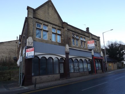 PRIME RETAIL PREMISES WITH HOT FOOD TAKEAWAY PLANNING CONSENT (A5)\n\nLOCATION\n\nThe property is situated within the heart of Barrowford village with an excellent frontage to Gisburn Road. Other retailers in the vicinity include Scruples Menswear, C...