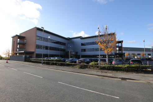 Situated within the 36 acre Capitol Park development the Grade A 30,000 sq ft modern office - One Capitol Court - is prominently positioned in one of the best locations in Yorkshire. the building is prominently located just off junction 37 of the M1...